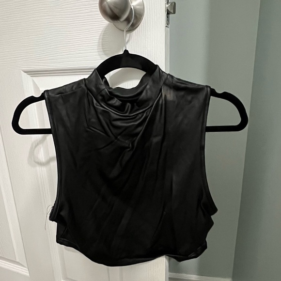 Women’s Tops - Picture 5 of 5